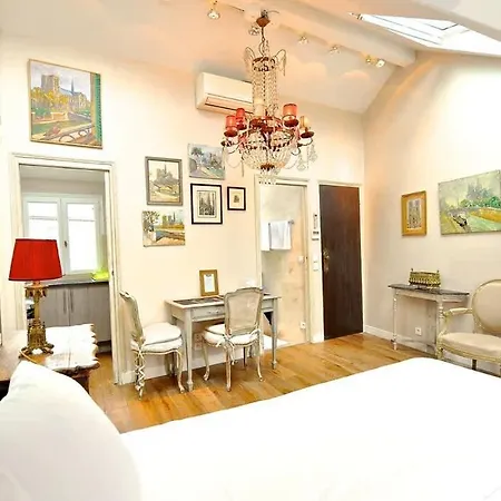 A Penthouse Balcony Esmeralda *