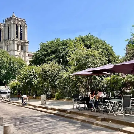 A Penthouse Balcony Esmeralda