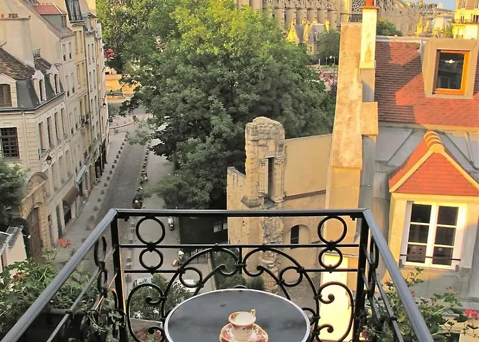 A Penthouse Balcony Esmeralda Париж
