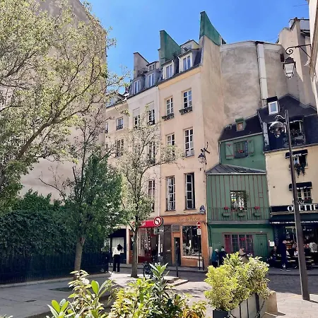 A Penthouse Balcony Esmeralda *